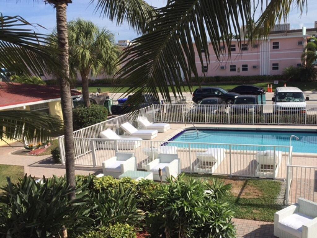 Luna Paradise By The Sea Aparthotel Lauderdale-by-the-Sea ภายนอก รูปภาพ