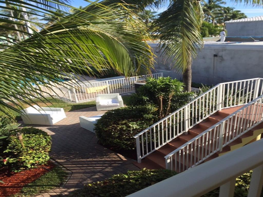 Luna Paradise By The Sea Aparthotel Lauderdale-by-the-Sea ภายนอก รูปภาพ