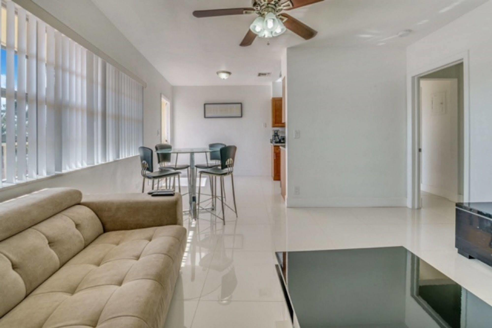 Luna Paradise By The Sea Aparthotel Lauderdale-by-the-Sea ภายนอก รูปภาพ