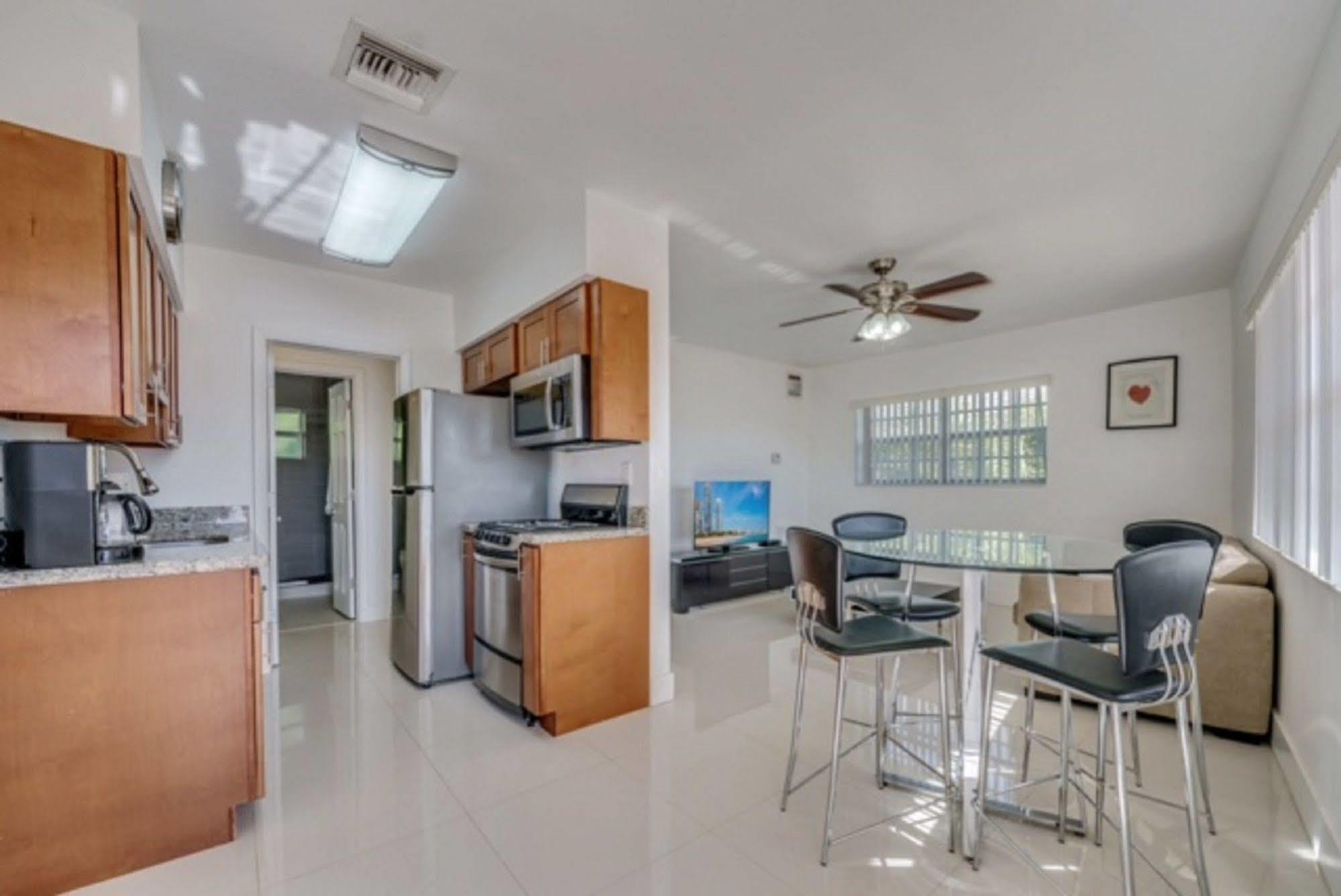 Luna Paradise By The Sea Aparthotel Lauderdale-by-the-Sea ภายนอก รูปภาพ